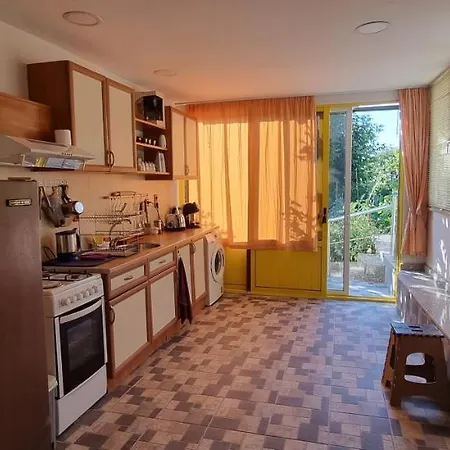 жасмин овчаровски плаж 발치크
